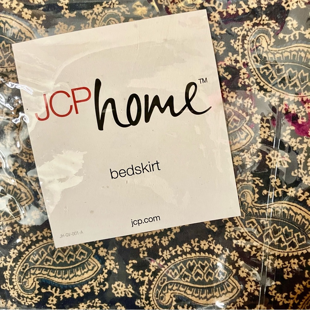 JCP Home NWT paisley bedskirt